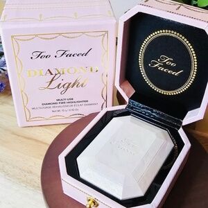 Too Faced Diamond Light Multi-Use Diamond Fire Highlighter Rainbow Glow